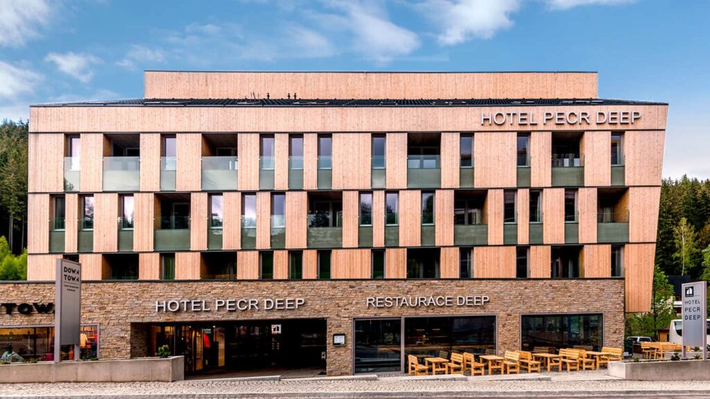 REVESTIMIENTOS 12 ART 25 08 25